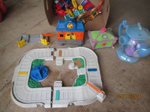 lot 408 image: Lot of toys including a train and t...