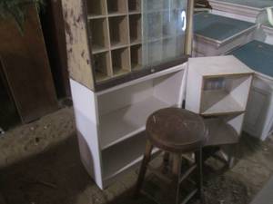 lot 168 image: 18 Section Sliding Glass Front Disp...