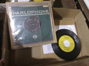 lot 525 image: UK Pressing Beatles I Wanna Hold Yo...