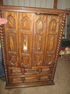 lot 119 image: Wood Dresser with 2 Exterior Drawer...