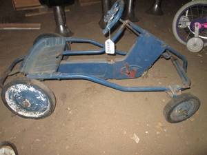 lot 147 image: Vintage Ride-On Peddle Car...