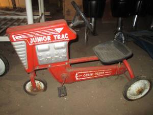 lot 148 image: Vintage Ride-On Peddle Tractor...