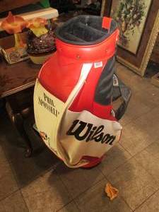 lot 233 image: Wilson Staff Golf club bag