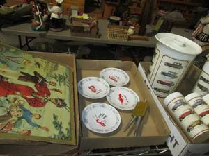 lot 247 image: Vintage insulated Mugs and matching...