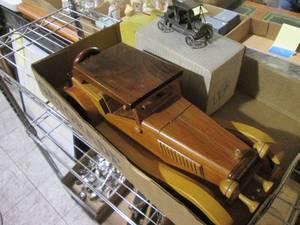 lot 250 image: Pewter 1909 Ford model T scale repl...