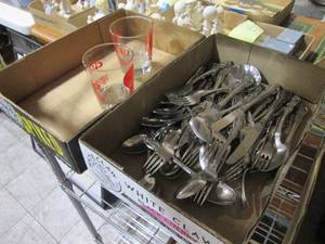 lot 251 image: Stainless steel silverware and ad...