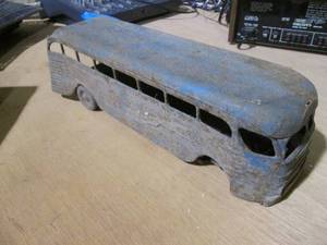 lot 257 image: Antique Tin Greyhound bus toy (miss...
