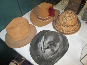 lot 259 image: Cowboy and Safari guide style hats...
