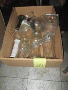 lot 281 image: Assorted size and style glass vases...