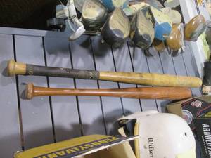 lot 297 image: Vintage wood Louisville Slugger bas...
