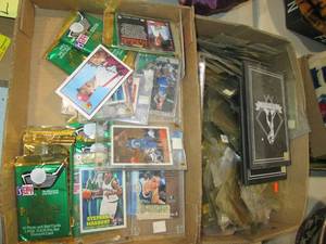 lot 308 image: Assortment of vintage Baseball, bas...