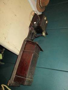 lot 324 image: Antique Farr Telephone Co Crank-sty...
