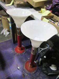 lot 335 image: Pair of Vintage pedestal style floo...