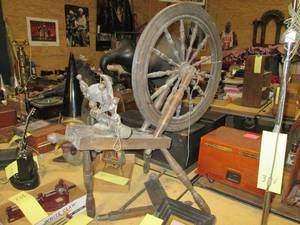lot 349 image: Vintage Wood Spinning wheel with fo...