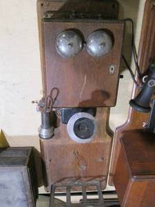 lot 359 image: Vintage Standard Telephone & Electr...