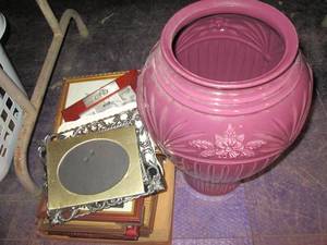 lot 381 image: Lot of assorted picture frames and ...