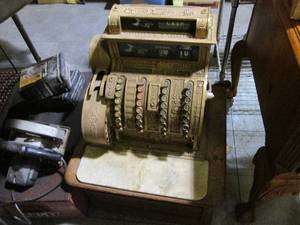 lot 21 image: Finely detailed antique cash register