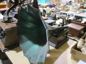 lot 481 image: Extra large emerald green phonograp...