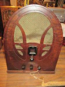 lot 488 image: Philco Branded Radio set...