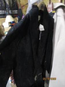 lot 431 image: Heavy duty metal rolling clothing r...