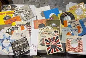 lot 013 image: Lot of vinyl records