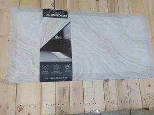 lot 3 image: Comfort Air Cushioned Mat 20 x 39...