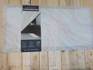 lot 5 image: Comfort Air Cushioned Mat 20 x 39...