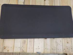 lot 7 image: Comfort Air Cushioned Mat 42 x20...