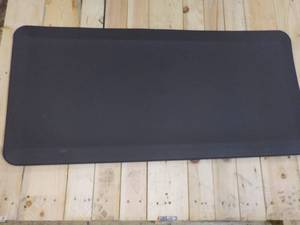 lot 8 image: Comfort Air Cushioned Mat 42 x20...