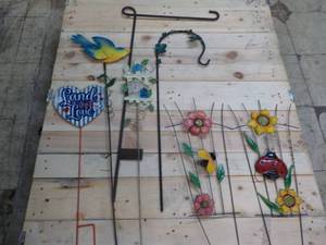lot 11 image: GardenOutdoor Metal dcor  ...