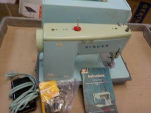 lot 54 image: Singer Style Mate Model 347 Zig Zag...