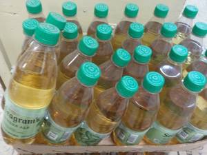 lot 93 image: 24 Pack Seagrams Ginger Ale...
