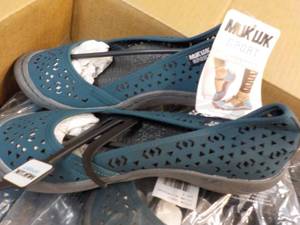 lot 100 image: Case of New Muk Luk Sport size 9 Sh...