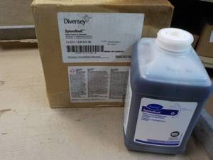lot 112 image: 2 - 2.5 Liter Jugs Diversey Speedba...