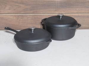 lot 7 image: 4-Piece Cast Iron Cookware Set