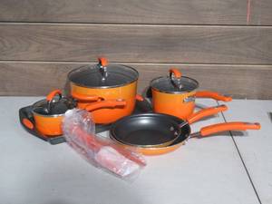 lot 14 image: CLASSIC BRIGHTS 12-Piece Cookware Set
