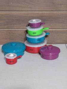 lot 21 image: Ginnys 14-Piece Assorted Microwave Cookware
