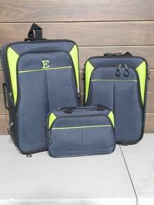 lot 47 image: 3-Piece Soft Side Luggage Set - Navy & Green