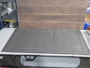 lot 137 image: Outdoor Rug
