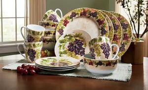 lot 66 image: 16-Piece Vineyard Grapes Dinnerware Set