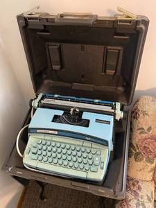 Vintage Coronet Super 12 Typewriter