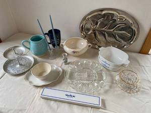 Assorted Kitchen Serveware, Baking Dishes, and More
