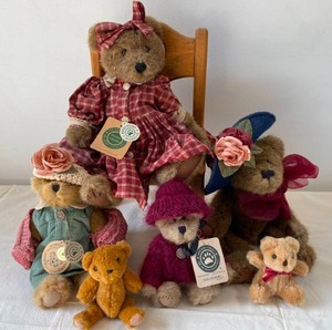 Vintage Boyds Bears & Small Decorative Chair