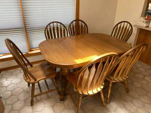Golden Oak Dining Table with 6 Chairs