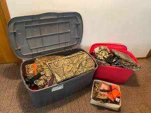 Lot 2 of Hunting Materials Winter Hunting, Duck Calls, Bags & More