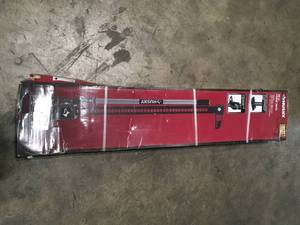 lot 16 image: Husky 48 in. 3-12-Ton Farm Jack Customer Returns See Pictures