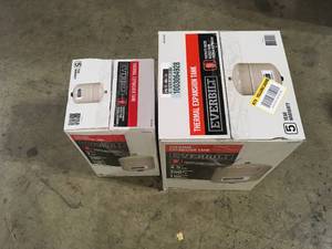 lot 39 image: 2 Lots of Everbilt Thermal Expansion Tank Different Sizes and Conditions Customer Returns See Pictures