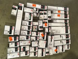 lot 44 image: Huge Lot of Various Bathroom Items Various Models and Condiions Customer Returns See Pictures