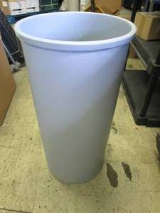 22 gallon grey rubbermaid garbage c...