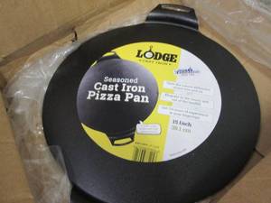 Lodge Cast Iron Pizza Pan- 1 handle...